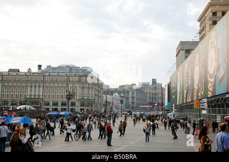 Sep 2008 - Leute an der Manezhnaya Platz-Moskau-Russland Stockfoto