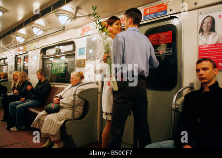 Aug 2008 - Menschen in der Metro Sankt Petersburg Russland Stockfoto