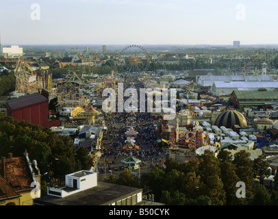 Geographie/Reisen, Deutschland, Bayern, München, Oktoberfest, Übersicht, Ansicht von "paulskirche" zum Oktoberfest in der Dämmerung, Wiesn, Additional-Rights - Clearance-Info - Not-Available Stockfoto