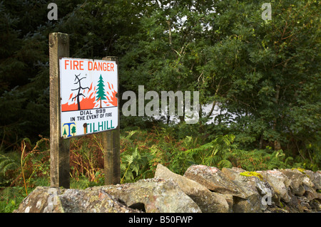 Tilhill Forestry Schild am St Mary's Loch mit Warnung vor Feuergefahr, schottische Grenzen Stockfoto