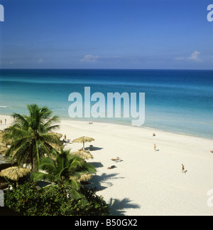 Reisen/Geographie, Kuba, Varadero, Strand, Sandstrand mit Kokospalmen, Additional-Rights - Clearance-Info - Not-Available Stockfoto