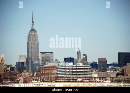 Skyline von New York City mit Empire State Building und Chrysler Building Stockfoto