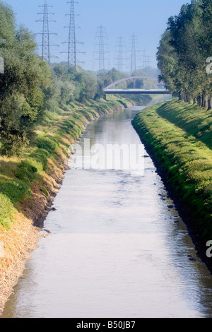 Abwasser-Kanal mit dem Abwasser von Millionen von Menschen Oberhausen Deutschland Adobe RGB Stockfoto