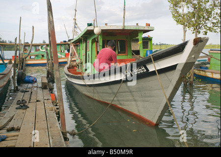 Angelboote/Fischerboote am Sematan nr Kuching Sarawak Malaysia Stockfoto