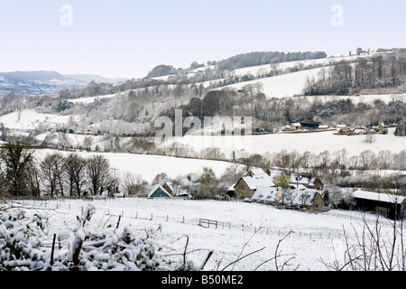 Ende des Winterschnee auf den Cotswolds im Slad Tal, Gloucestershire Stockfoto