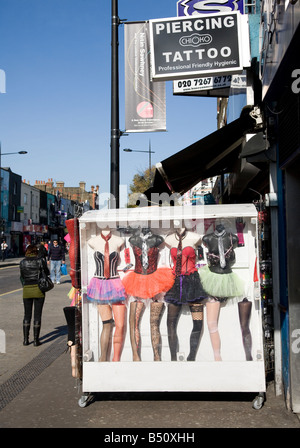 Camden Town London Straßenszene in der Nähe des Marktes auf Chalk Farm Road Stockfoto