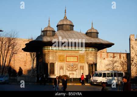 Brunnen-Topkapi-Palast-Gründer Ahmet Han (III): Sultan Ahmet III Baujahr: 1728, Istanbul, Türkei, Februar 2008 Stockfoto