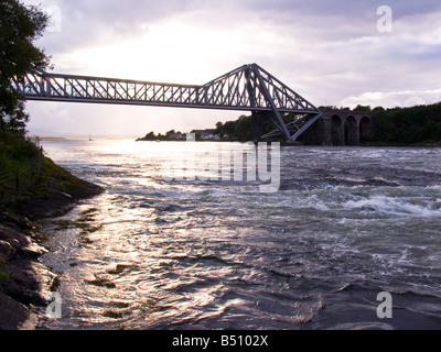 Die Wasserfälle von Lora Connel Bridge. Loch Etive, Schottland. Stockfoto