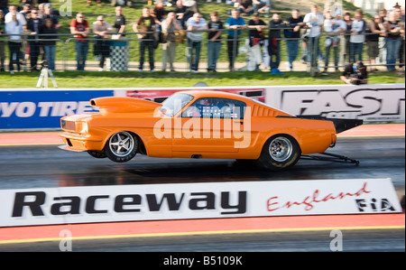 Dragster Auto auf zwei Rädern am nationalen Finale 2008 Drag Racing in Santa Pod, England Stockfoto