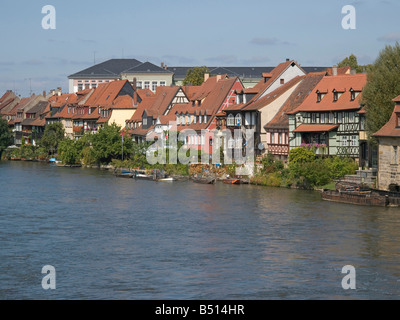 schöne alte halb Fachwerkhaus Häuser in kleinen Veniceat Ufer des Flusses Regnitz in Bamberg Unesco 1993 Bayern Oberfranken Stockfoto