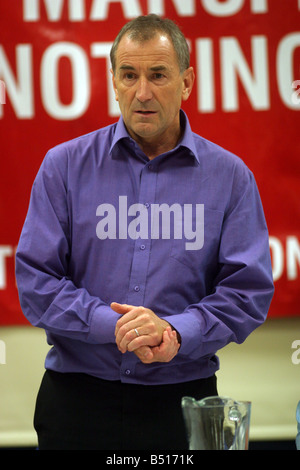 MP Allan Simpson Adresse treffen Einheimische gegen die Privatisierung öffentlicher Dienstleistungen nicht privaten Gewinn Rallye Rallye in Nottingham 7 30 Uhr 16. September 2008 lokale Gewerkschafter und Aktivisten zusammen bei der Daseinsvorsorge nicht privaten Gewinn Rallye dieser Woche trafen sich, um öffentliche Dienstleistungen zu verteidigen und gegen s Privatisierung Regierungsagenda Lautsprecher auf der Kundgebung am 16. enthalten Steve Bostock National Executive Mitglied POA Jeremy lieber General Sekretär NUJ Duncan Hume nationale Schatzmeister NAPO Mark Serwotka General Secretary PCS Alan Simpson MP Stockfoto