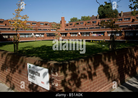 Eine neuere Entwicklung des sozialen Wohnungsbaus in Somers Town Camden London Stockfoto