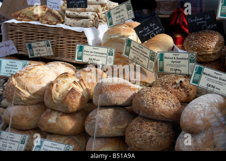 Brot zum Verkauf an Spitalfields Market, East London Stockfoto