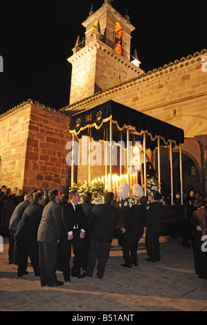 Abend Zeit Semana Santa Karwoche Osterprozession in Adamuz Andalucía Spanien Stockfoto