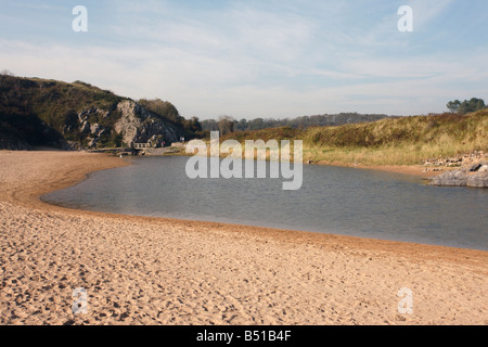 Breite Hafen von St Govans Kopf Pembrokeshire Wales Stockfoto