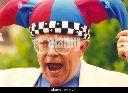 Schauspieler Ken Morley, die Spaß an einem Fototermin bei Sunderland Empire Stockfoto