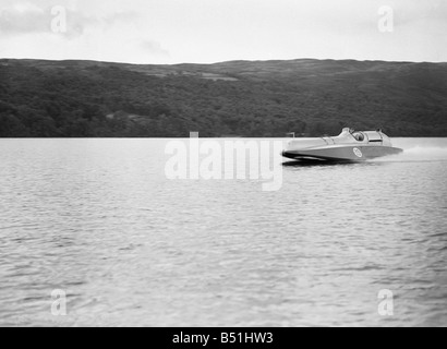 Speed King Malcolm Campbell gesehen hier in 'Bluebird' während der Studien am See Coniston 1949 &#13; &#10; 019734/4 Stockfoto