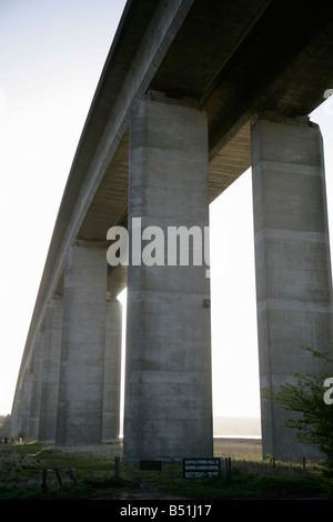 Unterseite der Brücke Stockfoto