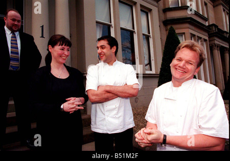 Chefkoch Gordon Ramsay März 2001 in der Übernahme der One Devonshire Gardens Restaurant mit Brian Martin MD Residenz International Fiona Nairn die general Manager David Dempsey Küchenchef Stockfoto