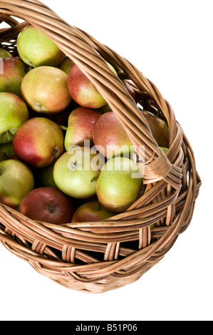 Korb voller Äpfel Stockfoto