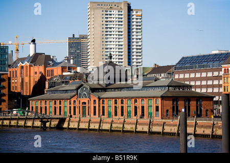 Blick vom Hamburger Hafen zum Fischauktionshalle Stockfoto