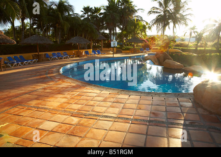 Swimmingpool bei Sonnenaufgang, Fairmont Rancho Banderas, Bahia de Banderas, Nayarit, Mexiko Stockfoto