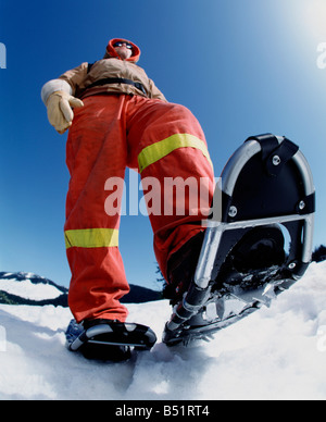 Mann mit Schneeschuhen Stockfoto