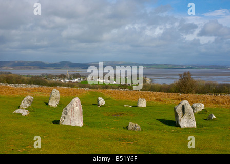 Kleinen Steinkreis auf Birkrigg, mit Aussicht auf Morecambe Bucht, in der Nähe von Ulverston, Cumbria, England UK Stockfoto