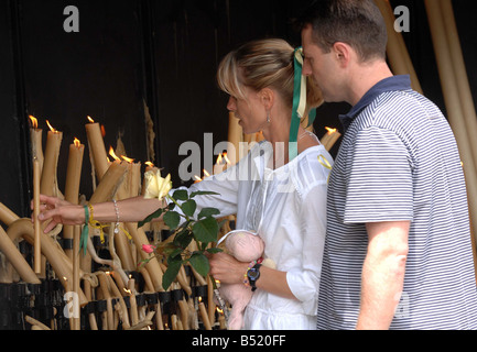 Portugal-Entführung... Kate und Gerry McCann besuchen Fatima Schrein, Kerzen anzünden und beten in Nossa Senhora Das Dores.; Bilder; CHRIS trauern Madeleine MCcann Stockfoto