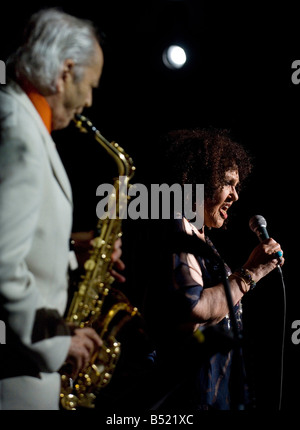 Dame Cleo Laine und Sir John Dankworth durchführen Brecon Jazz Festival 2008 Stockfoto