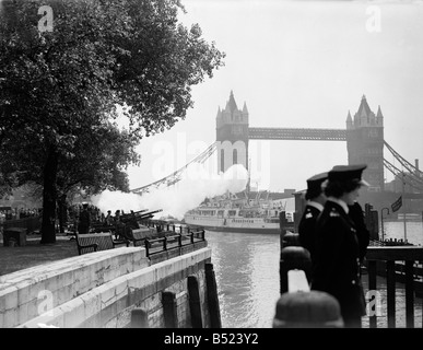 Beerdigung von Lord Wavell. 1950; Die Geschütze der Königlichen Artillerie Feuer einen Gruß an die späten Lord Wavell in den Tower of London; 06.07.1950; 024443/9; Stockfoto