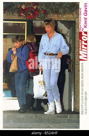 Prinzessin von Wales Prinz William Blätter Diana Skifahren sieht ihn ab mit Plastiktüte Tragetasche Rucksack Ski Urlaub vanityfair0507 Stockfoto