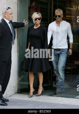 02 05 07 DAVID UND VICTORIA BECKHAM IN SAVILE ROW LONDON FOTO PHIL HARRIS SPIEGEL SHOWBIZ SPIEGEL SHOWBIZ Stockfoto