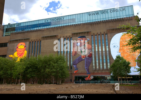 Street Art Ausstellung - Graffiti-Kunstwerk auf der Tate Modern gemalt - London UK Stockfoto