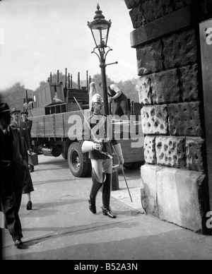 Krieg Krise in London September 1939 bei Ausbruch des WW2 Zoll wohlfühlt Streitkräfte Militär Horseguards Haushalt Kavallerie Soldat Stockfoto