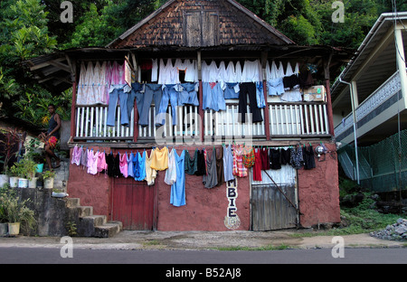 Kleidung hängen zum Trocknen in Roseau Commonweath von Dominica Stockfoto