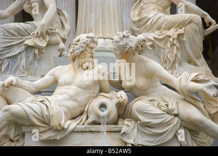 Detail in einer Skulptur vor Parlamentsgebäude der österreichischen Parlaments in Wien Österreich Europa Stockfoto