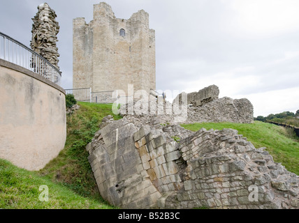 Die gefallenen Mauer bei Conisbrough Schloß, Süd-Yorkshire, England, "Great Britain" Stockfoto