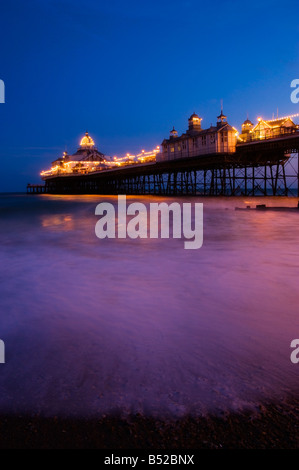 Eastbourne Pier in der Nacht East Sussex England UK Stockfoto