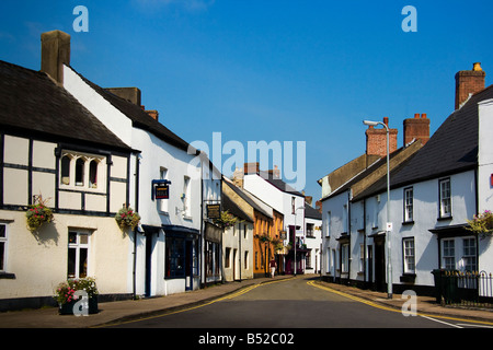 Wohn- und Einzelhandelsimmobilien Gebäude Cross St Caerleon South Wales Stockfoto