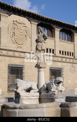 Fuente de Los Leones in Plaza del Popolo Baeza Andalusien Spanien Stockfoto