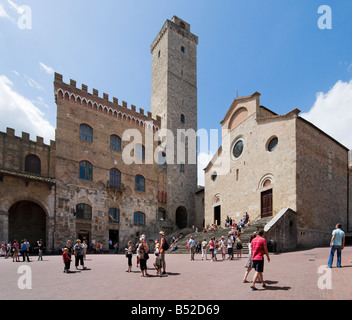 Die Collegiata (Duomo) und Torre Grossa auf der Piazza del Duomo, San Gimignano, Toskana, Italien Stockfoto