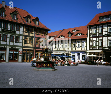 Halbe Fachwerkhaus und bemalten Ladenfronten, Hotels und Bars im Zentrum von Wernigerode, Harz Mountains, Deutschland, Deutschland Stockfoto