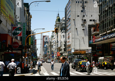 März 2008 - Straßenszene im zentralen Geschäftsviertel Buenos Aires, Argentinien Stockfoto