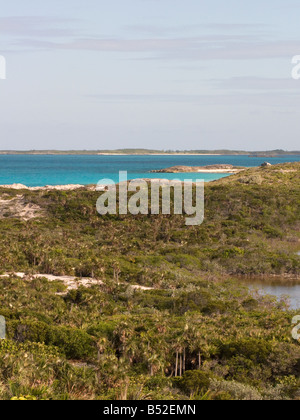 Der Blick nach Süden über Waderick Brunnen Cay, Exumas Land und Meer Park, den Bahamas Stockfoto