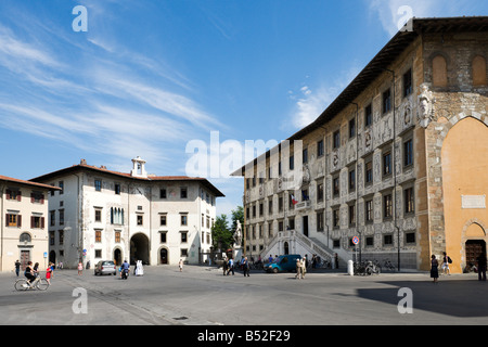 Piazza dei Cavalieri mit dem Palazzo dei Cavalieri (oder Palazzo della Carovana) auf der rechten Seite, Pisa, Toskana, Italien Stockfoto