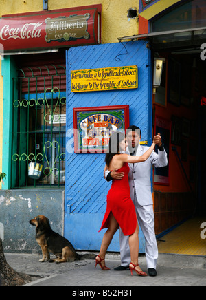 März 2008 - Bezirk Paare tanzen Tango La Boca in Buenos Aires Argentinien Stockfoto