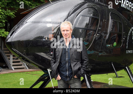 John Paxton, der Pilot, dessen cool denken Shirley Basseys Leben gerettet, nach schlechtem Wetter seinem Hubschrauber zu einer Notlandung gezwungen. Stockfoto