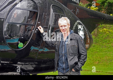 John Paxton, der Pilot, dessen cool denken Shirley Basseys Leben gerettet, nach schlechtem Wetter seinem Hubschrauber zu einer Notlandung gezwungen. Stockfoto