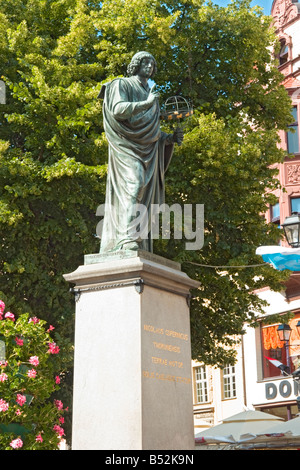 Statue von Nikolaus Kopernikus in der Altstädter Ring, Torun, Polen Stockfoto